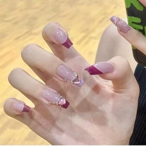 diduikalor Valentines Press on Nails Medium Heart Fake Nails
French Tip.